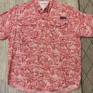Columbia Men's Casual Red and White Patterned Shirt